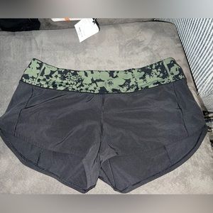 Lululemon Speed Up 2.5 inch shorts, in black size 8